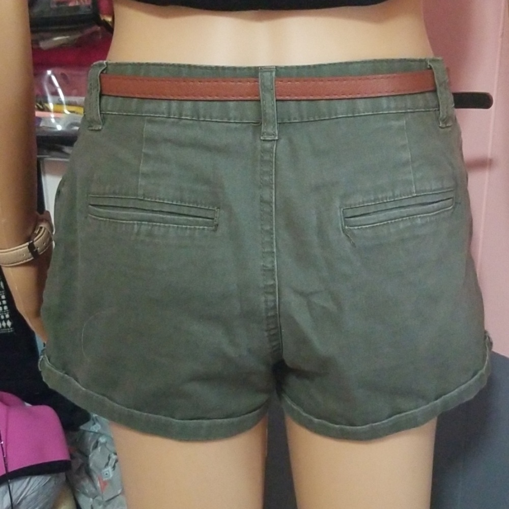 Shorts - Picture 3 of 4